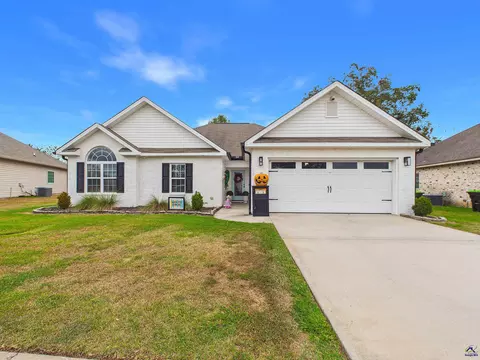 422 Madison Place Pkwy, Byron, GA 31008