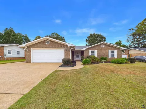 204 Scarborough Rd, Centerville, GA 31028