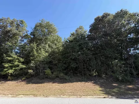 100 Dogwood Glen Dr, Centerville, GA 31028