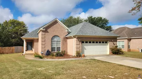 220 Carrington Ln, Centerville, GA 31028