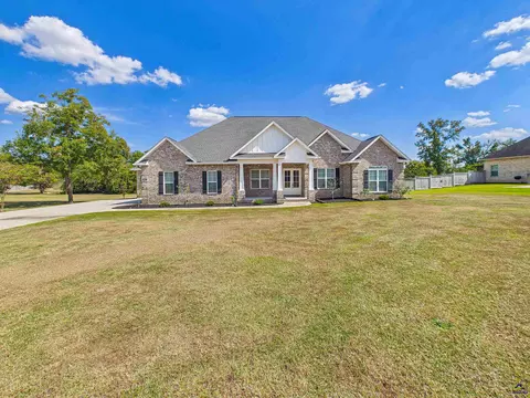 207 Yale Cir, Bonaire, GA 31005