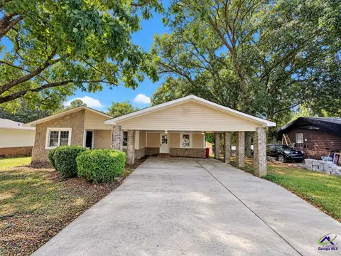 209 Scarborough Rd, Centerville, GA 31028