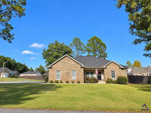 24 Boxwood St, Hawkinsville, GA 31036