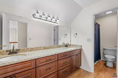 Bath - 109 Crest Pointe Pointe, Warner Robins, GA 31088 photo 5 of 7