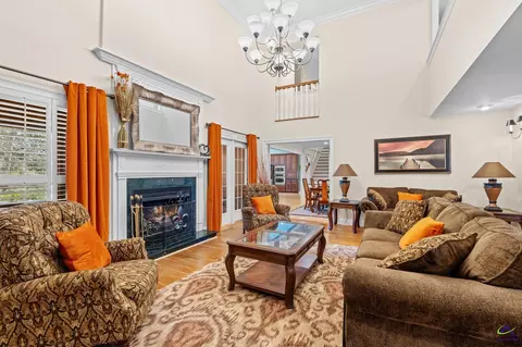 Living - 109 Crest Pointe Pointe, Warner Robins, GA 31088 photo 1 of 10