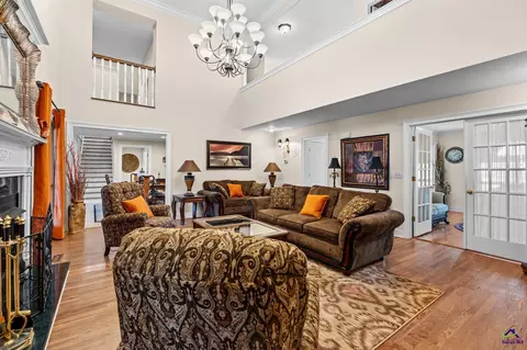 Living - 109 Crest Pointe Pointe, Warner Robins, GA 31088 photo 3 of 10