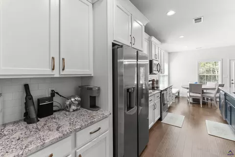 Kitchen - 5017 Tybalt Run, Forsyth, GA 31029 photo 10 of 12