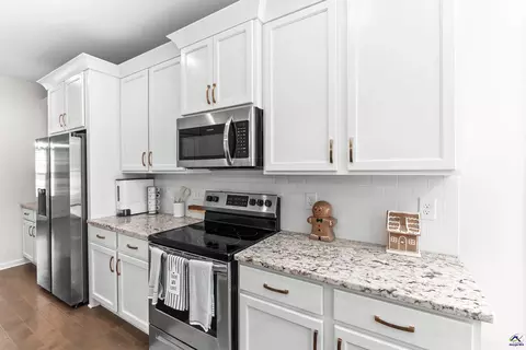 Kitchen - 5017 Tybalt Run, Forsyth, GA 31029 photo 8 of 12
