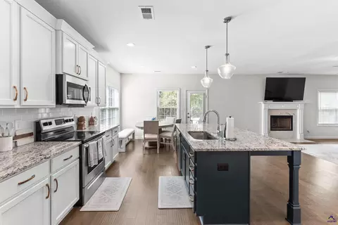 Kitchen - 5017 Tybalt Run, Forsyth, GA 31029 photo 7 of 12