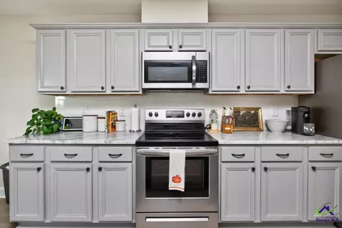 Kitchen - 708 Daisy Dr, Perry, GA 31069 photo 7 of 8