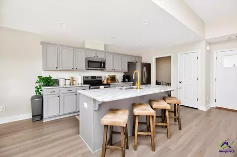 Kitchen - 708 Daisy Dr, Perry, GA 31069 photo 3 of 8
