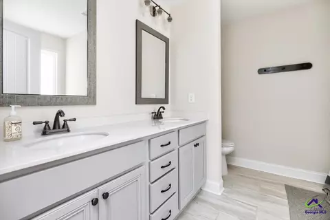 Bath - 708 Daisy Dr, Perry, GA 31069 photo 1 of 3