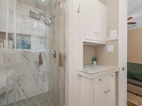 Bath - 192 Corbin Ave, Macon, GA 31204 photo 3 of 6
