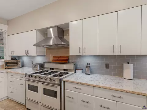 Kitchen - 192 Corbin Ave, Macon, GA 31204 photo 7 of 7