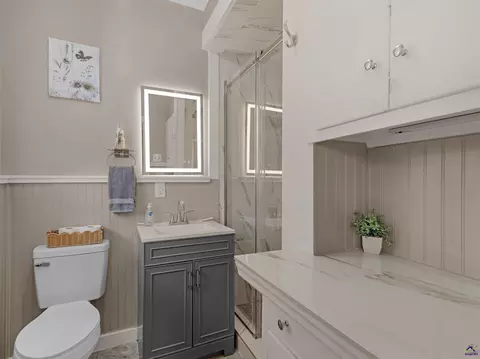 Bath - 192 Corbin Ave, Macon, GA 31204 photo 2 of 6