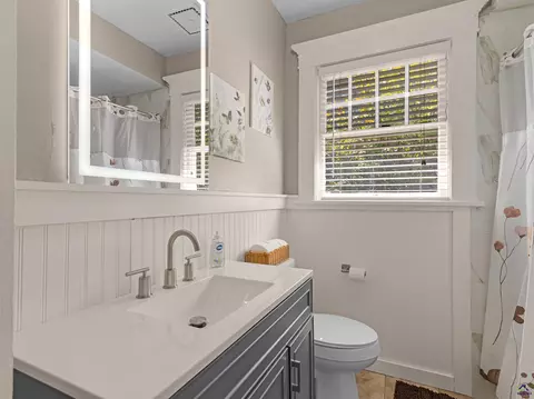 Bath - 192 Corbin Ave, Macon, GA 31204 photo 5 of 6