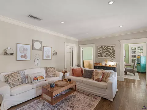 Living - 192 Corbin Ave, Macon, GA 31204 photo 1 of 1