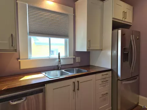 Kitchen - 994 Elm St, Macon, GA 31201 photo 2 of 2