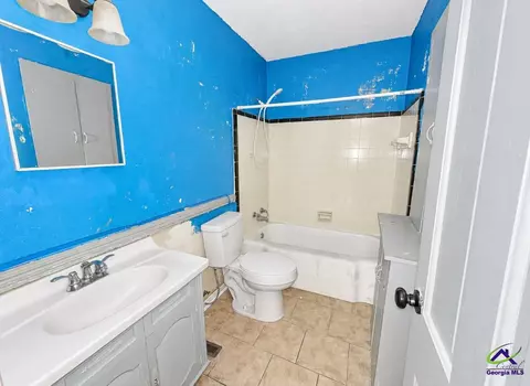Bath - 1301 Georgia Ave, Perry, GA 31069 photo 3 of 4
