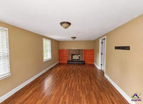 Living - 1301 Georgia Ave, Perry, GA 31069 photo 2 of 2