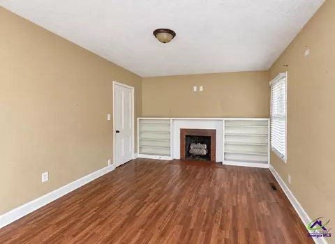 Living - 1301 Georgia Ave, Perry, GA 31069 photo 1 of 2