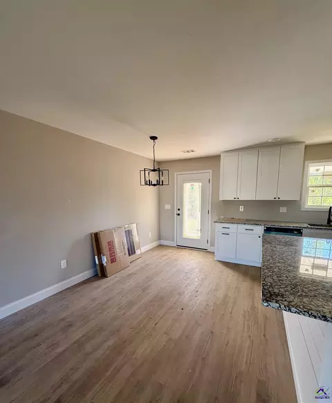 215 Sutton Dr, Perry, GA 31069 photo 3