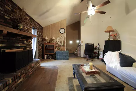 Living - 122 Joy Dr, Warner Robins, GA 31088 photo 2 of 3