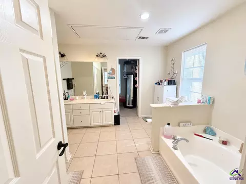 Bath - 119 Springfield Ln, Warner Robins, GA 31088 photo 1 of 3