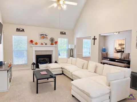 Living - 119 Springfield Ln, Warner Robins, GA 31088 photo 1 of 2
