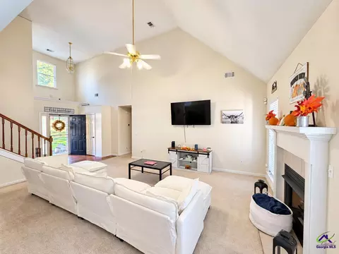Living - 119 Springfield Ln, Warner Robins, GA 31088 photo 2 of 2
