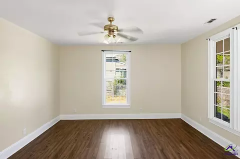 Living - 856 Elm St, Macon, GA 31201 photo 1 of 2