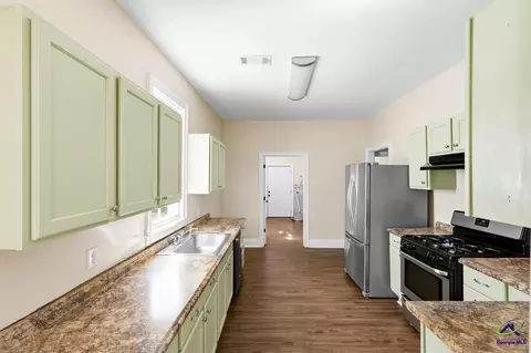 Entry Way - 856 Elm St, Macon, GA 31201 photo 3 of 8