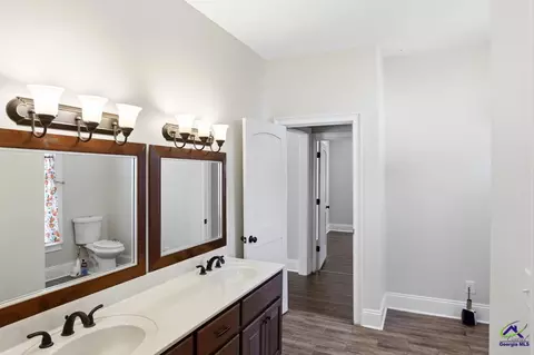 Entry Way - 856 Elm St, Macon, GA 31201 photo 7 of 8