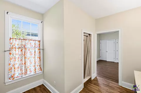 Entry Way - 856 Elm St, Macon, GA 31201 photo 8 of 8