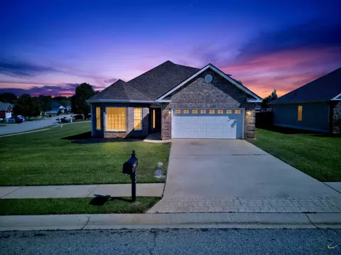 406 Sundowner Dr, Bonaire, GA 31005