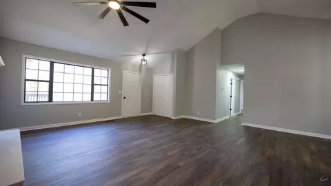 Living - 103 Persimmon Glen Ct, Centerville, GA 31028 photo 2 of 4