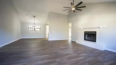 Living - 103 Persimmon Glen Ct, Centerville, GA 31028 photo 1 of 4