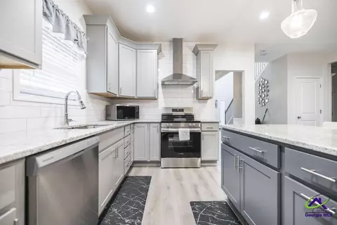 Kitchen - 4580 Capulet Ct, Forsyth, GA 31029 photo 4 of 5