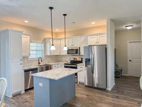 Kitchen - 108 Summit Dr, Byron, GA 31008 photo 2 of 9