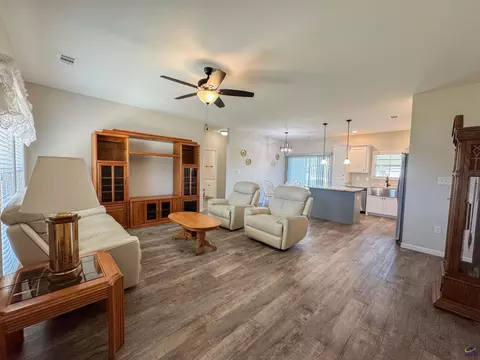 Living - 108 Summit Dr, Byron, GA 31008 photo 3 of 4