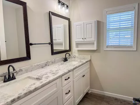 Bath - 108 Summit Dr, Byron, GA 31008 photo 1 of 5