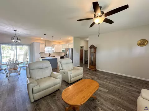 Living - 108 Summit Dr, Byron, GA 31008 photo 4 of 4
