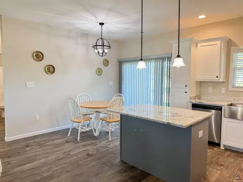 Kitchen - 108 Summit Dr, Byron, GA 31008 photo 7 of 9
