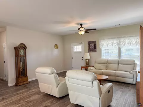 Living - 108 Summit Dr, Byron, GA 31008 photo 1 of 4