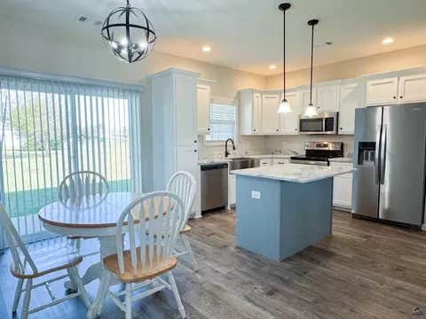 Kitchen - 108 Summit Dr, Byron, GA 31008 photo 8 of 9