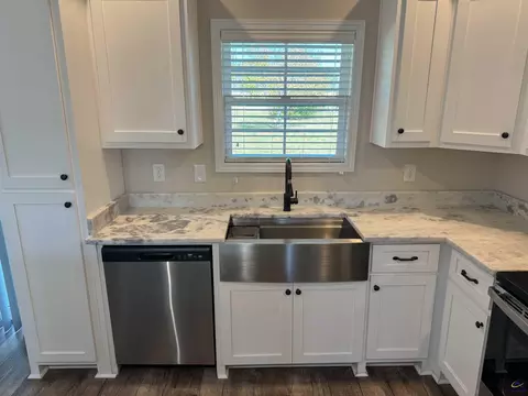 Kitchen - 108 Summit Dr, Byron, GA 31008 photo 6 of 9