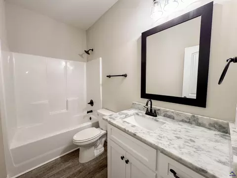 Bath - 108 Summit Dr, Byron, GA 31008 photo 4 of 5