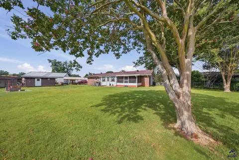 Exterior - 214 Pellimore Dr, Warner Robins, GA 31088 photo 5 of 12