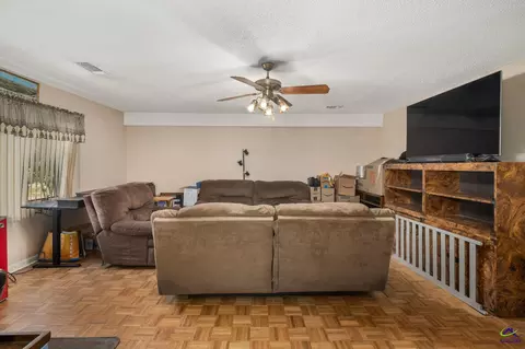 Living - 214 Pellimore Dr, Warner Robins, GA 31088 photo 2 of 3
