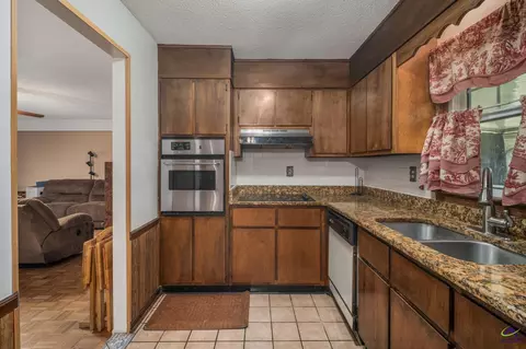Kitchen - 214 Pellimore Dr, Warner Robins, GA 31088 photo 1 of 2